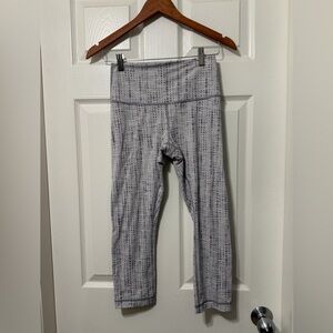Lululemon wunder under crop high rise size 6 vguc